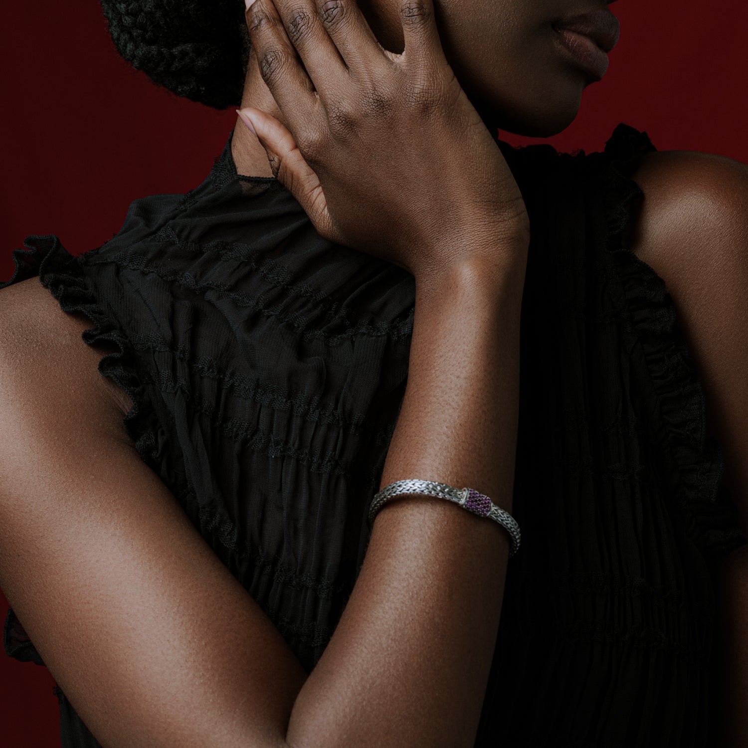 Exquisite sterling silver bracelet with black stones – GH Woven Link by Gold Haven