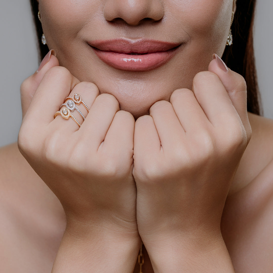 Elegant Gold Capitoline Ring Featuring Natural Diamonds