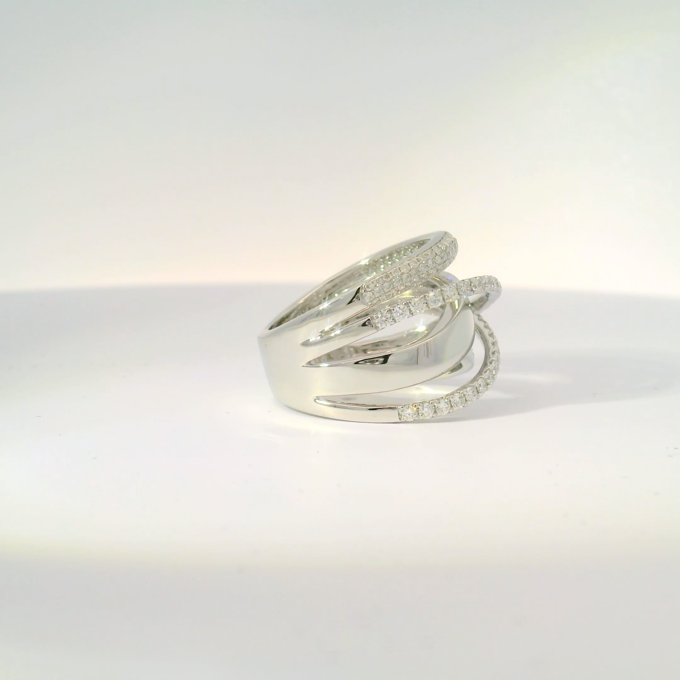 Elegant 18K White Gold Rivière Ring – 126 Brilliant Diamonds